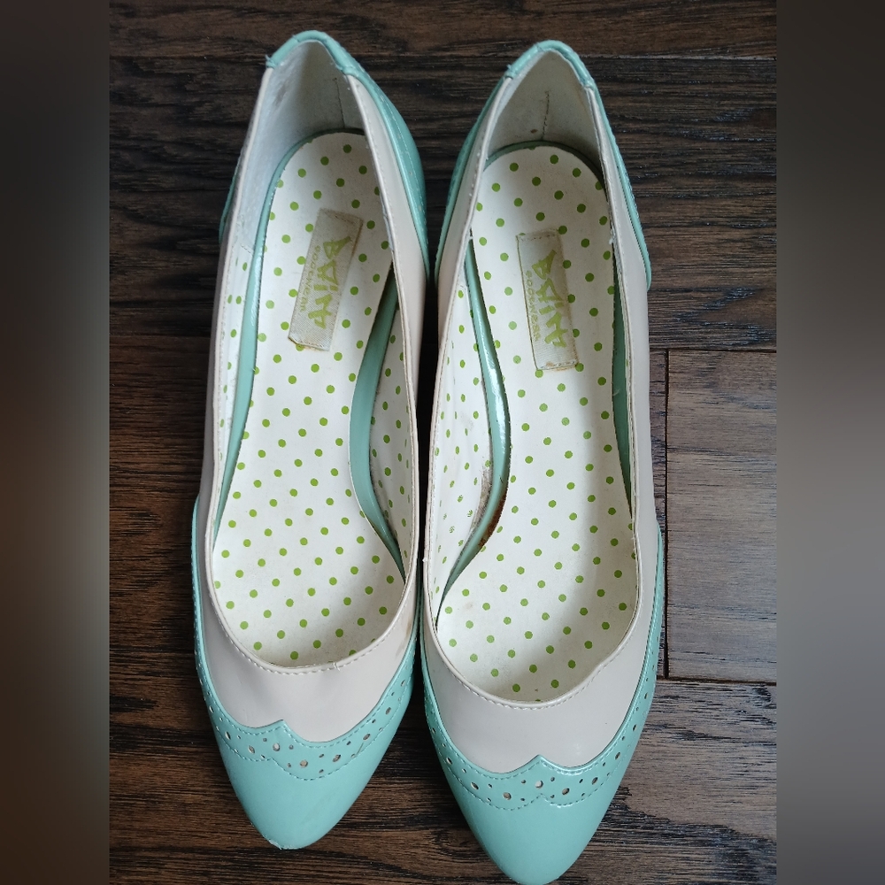 retro kitten heels, patent leather, spring pastels